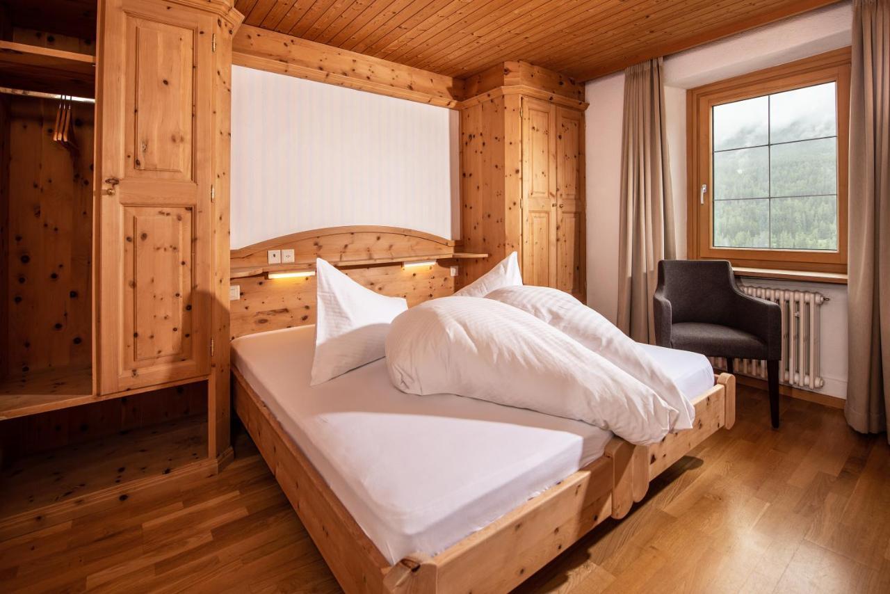 Hotel Bellaval Scuol Exterior foto