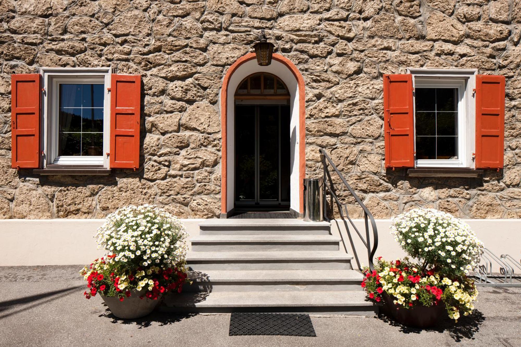 Hotel Bellaval Scuol Exterior foto