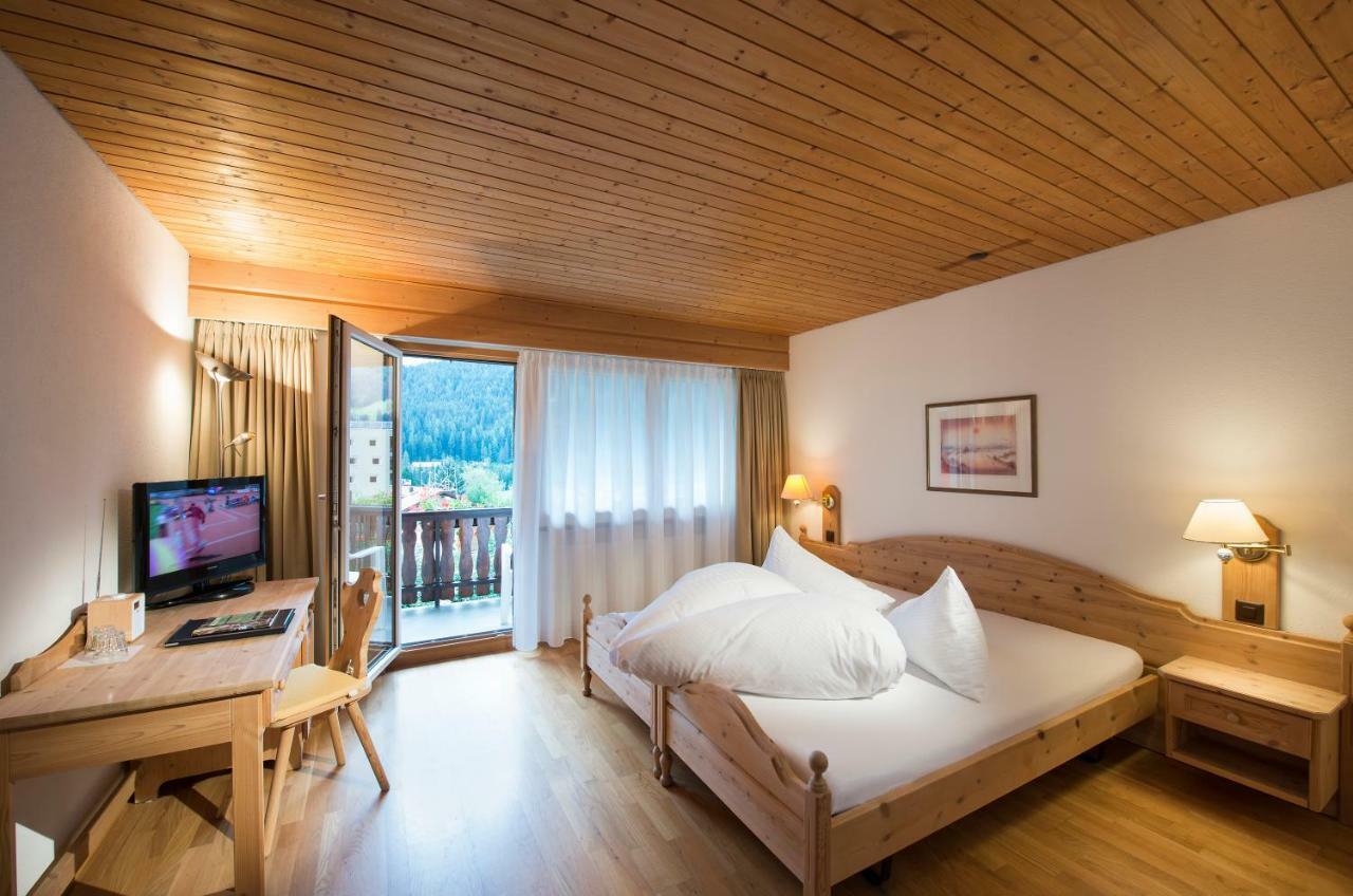 Hotel Bellaval Scuol Exterior foto